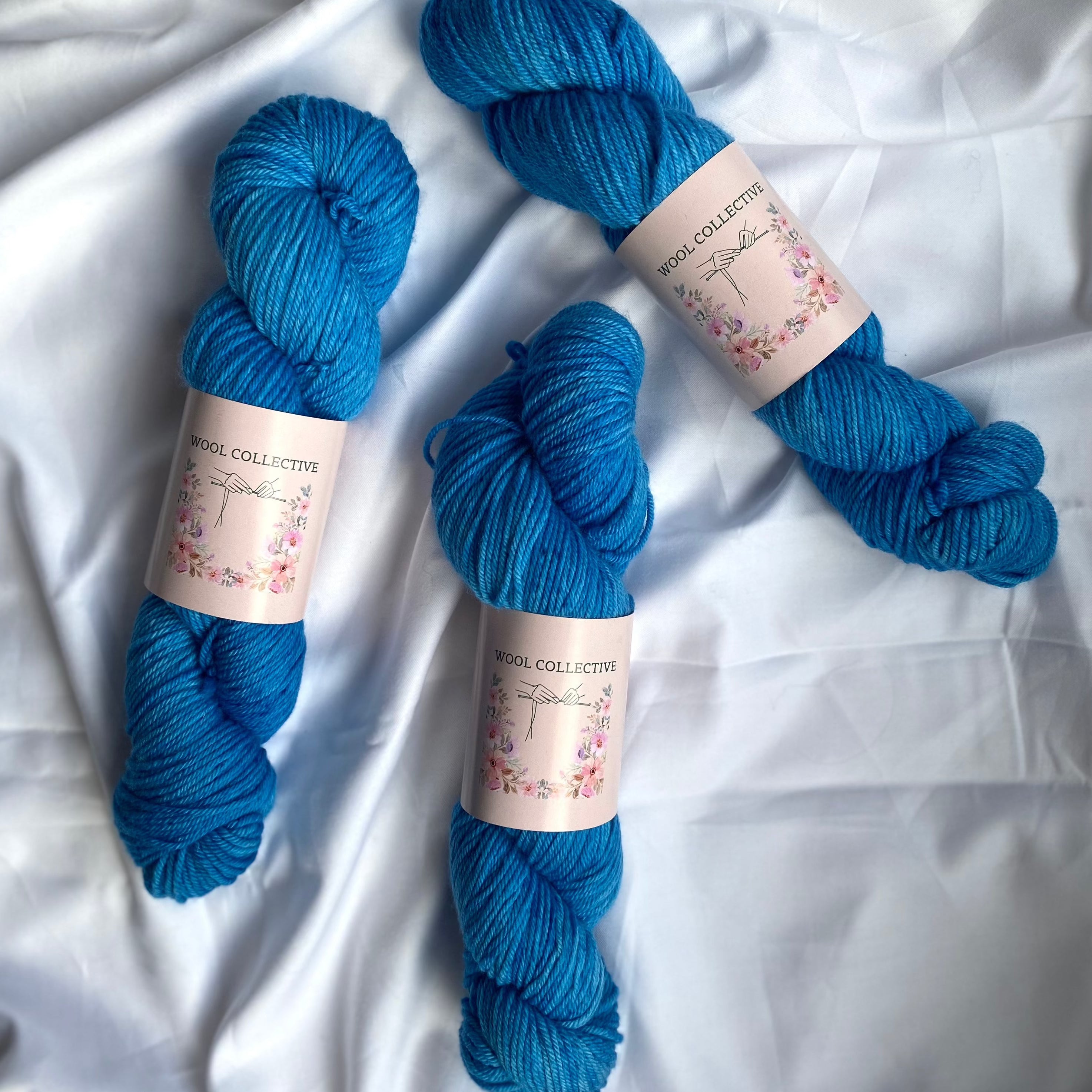 Se Merino 200: True Blue hos Wool Collective