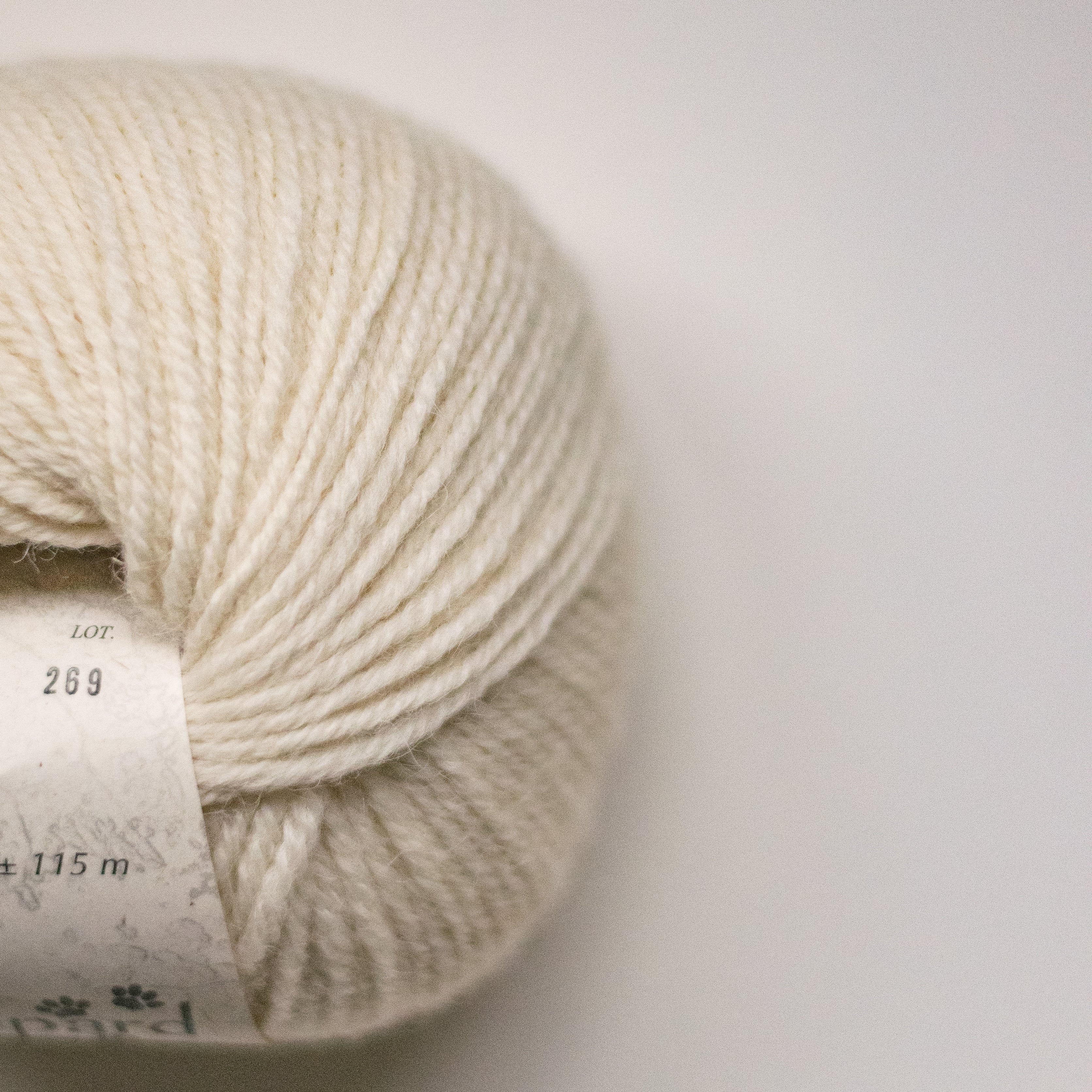 Se Pura Lana: Råhvid (101) hos Wool Collective