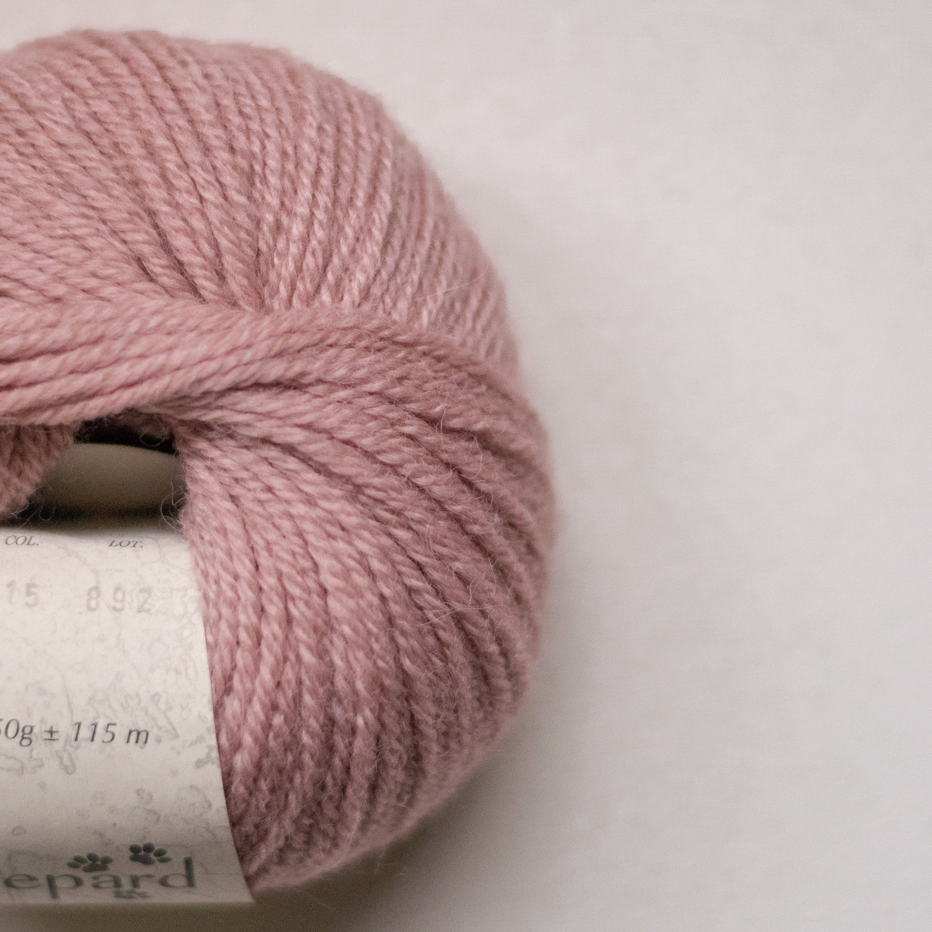 Se Pura Lana: Sart rosa (415) hos Wool Collective