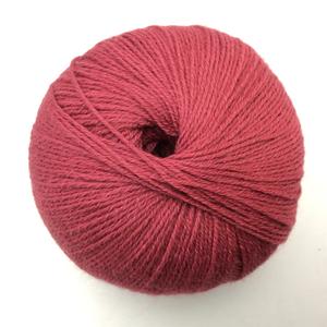 Se CottonWool 3: Støvet rød (355) hos Wool Collective