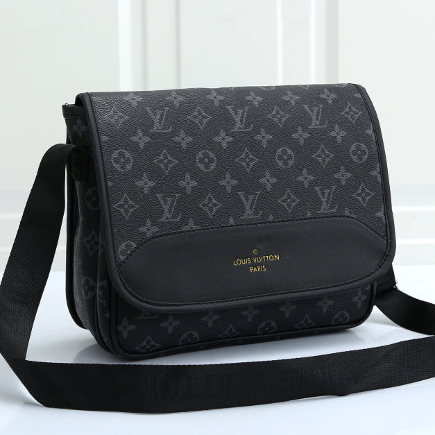 LV Louis vuitton classic letter printing clamshell envelope bag men and women messenger bag shoulder