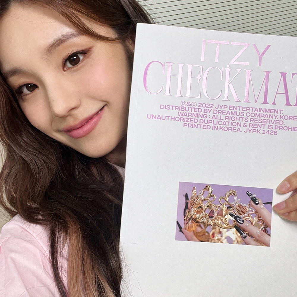 ITZY checkmate イェジ 直筆サイン入りチェキ 商品は直営店 www