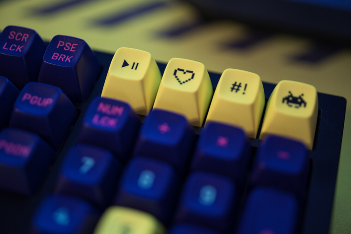 dark blue yellow keycaps