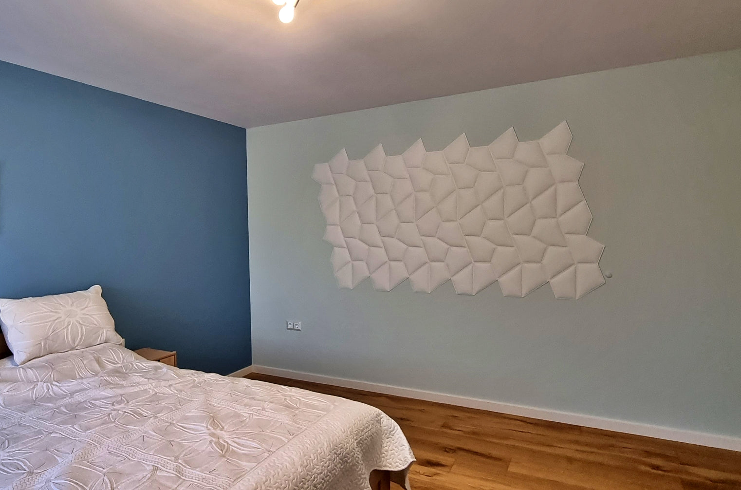 GEN_VMT acoustic tiles in bedroom