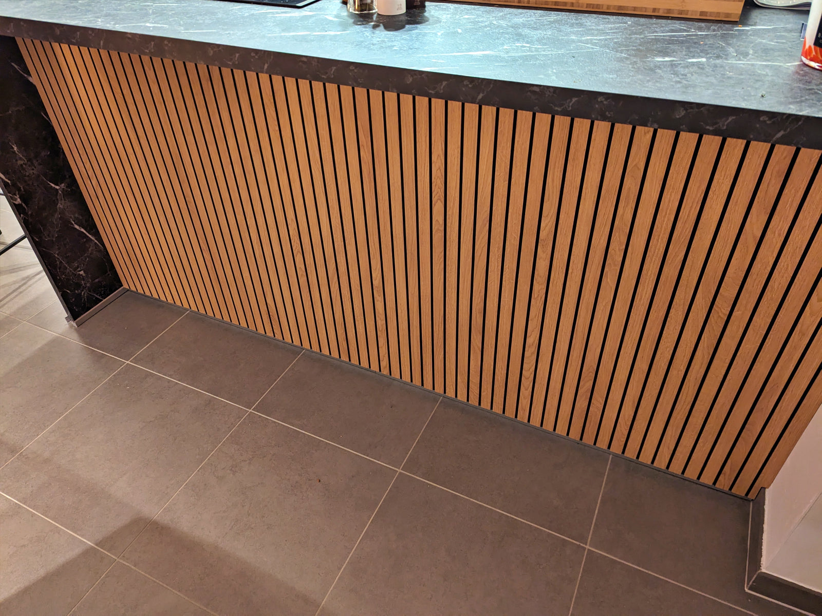 Bar counter with VicStrip