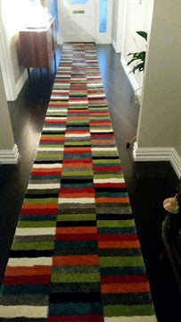How to choose a rug colour – colourful hallway rug pattern