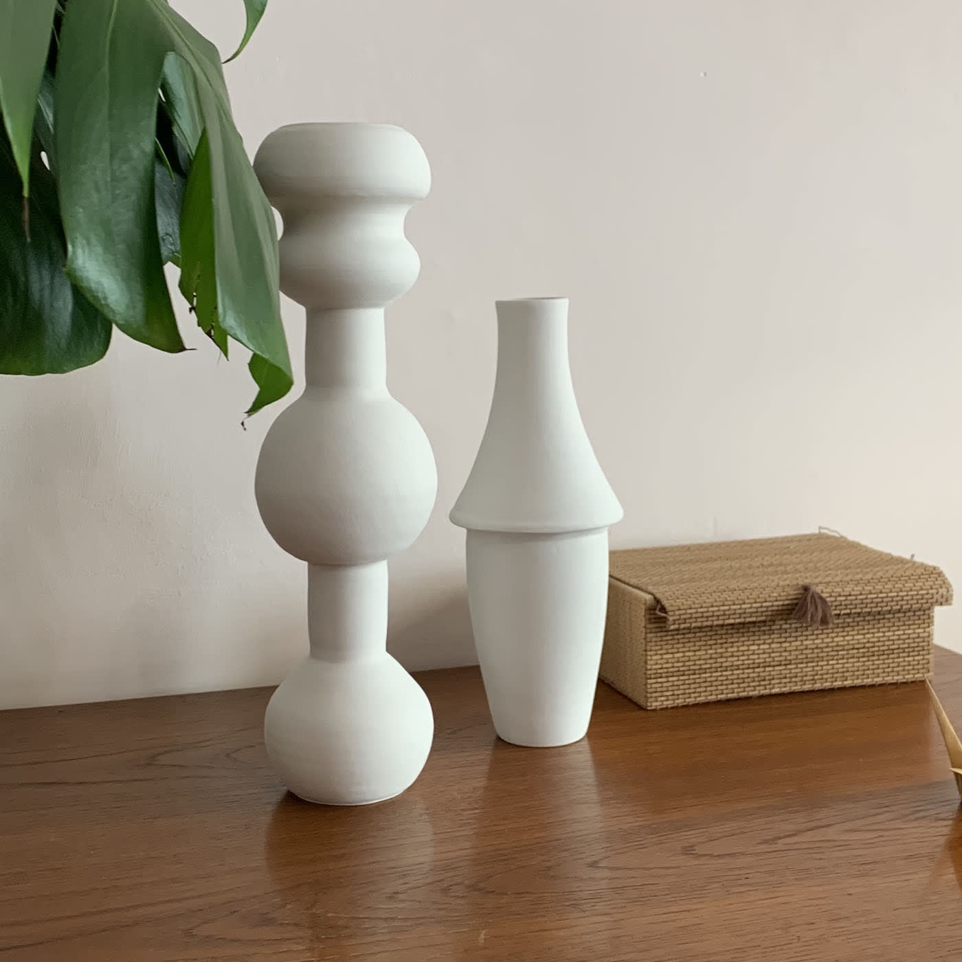 B25 White Ceramic Decorative Vase - Alternative view 3