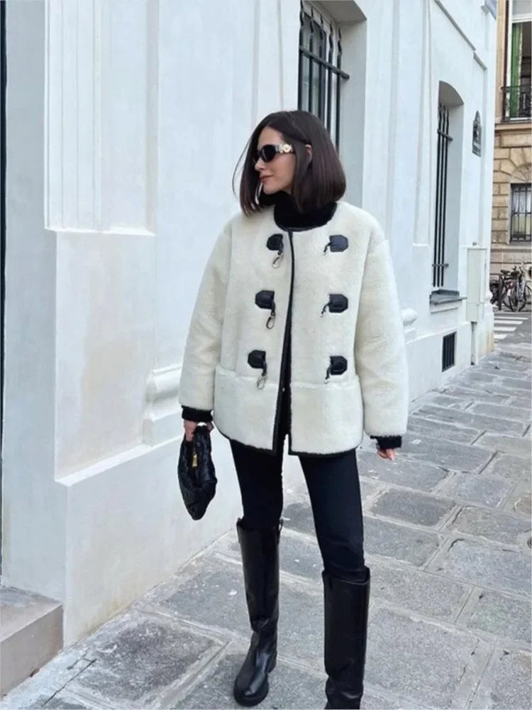 Lambswool Horn Button Coat: Stylish and Warm Women's Jacket - Image 2