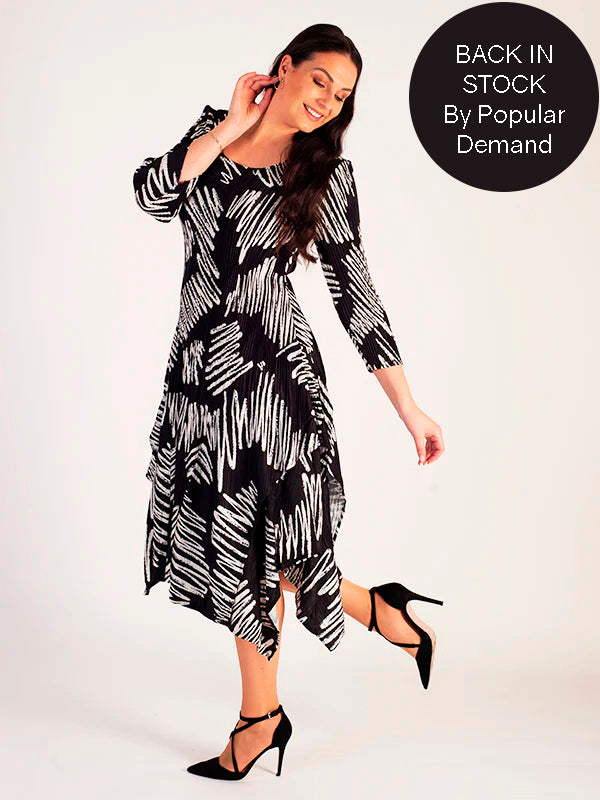 Black/White Scribble Print Pleated Dress