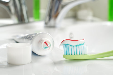 Reinigen Sie Ihre Handyhülle mit Zahnpasta
