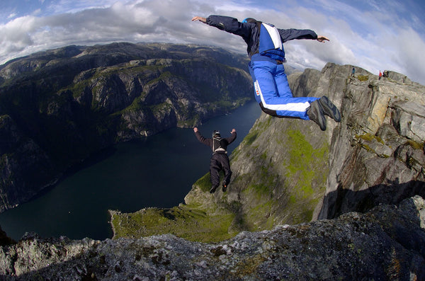 Base jump en wingsuit