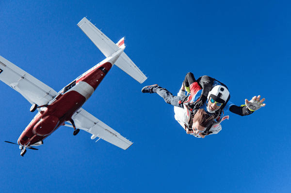 largage pendant un saut en parachute en tandem