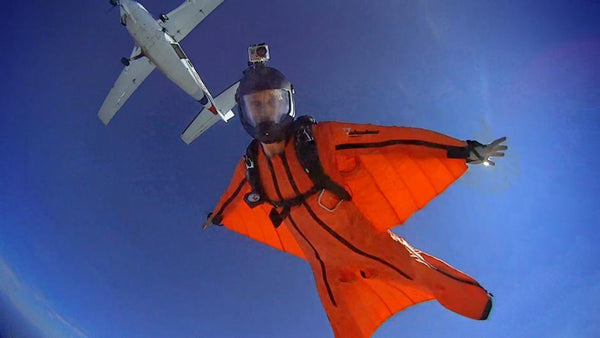 Saut en wingsuit solo