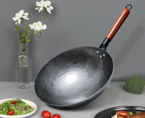 Poêle wok traditionnelle en fer forgé à la main