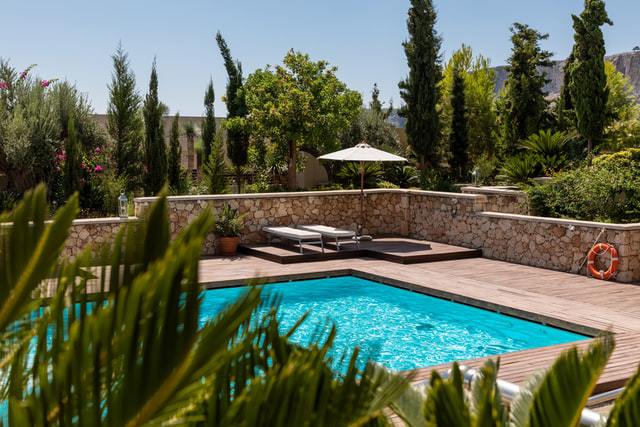 Artificial Turf on Concrete Pool Deck