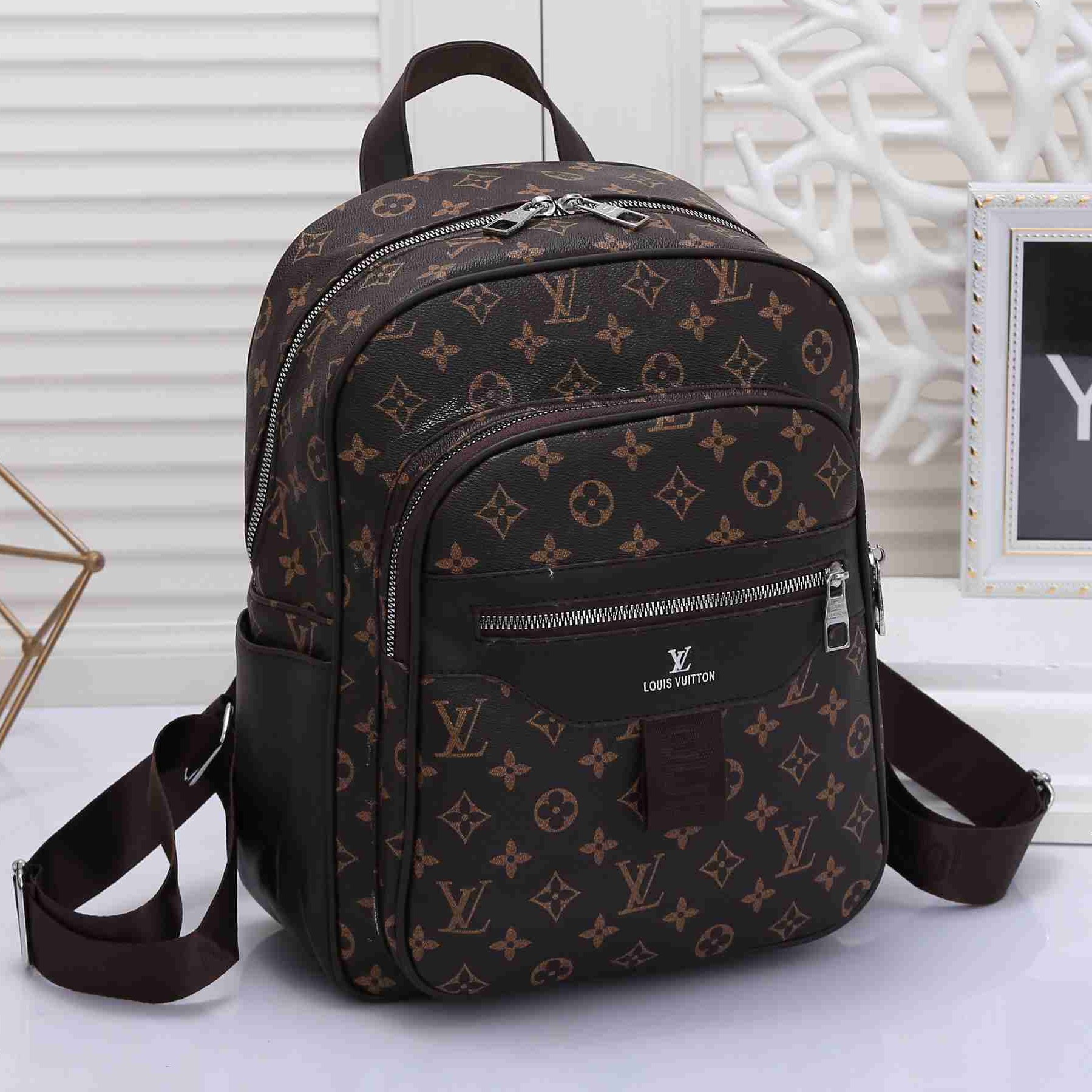 LV Louis Vuitton Fashion Men's and Women's Backpacks School Bags Travel Bags