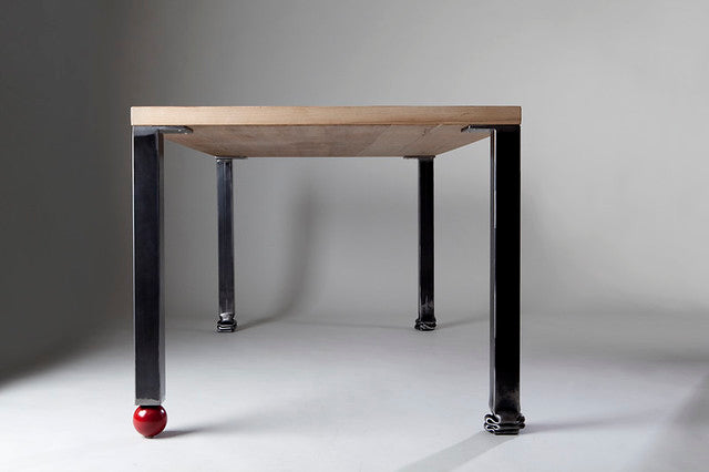 Tavolo da soggiorno in ferro e legno
