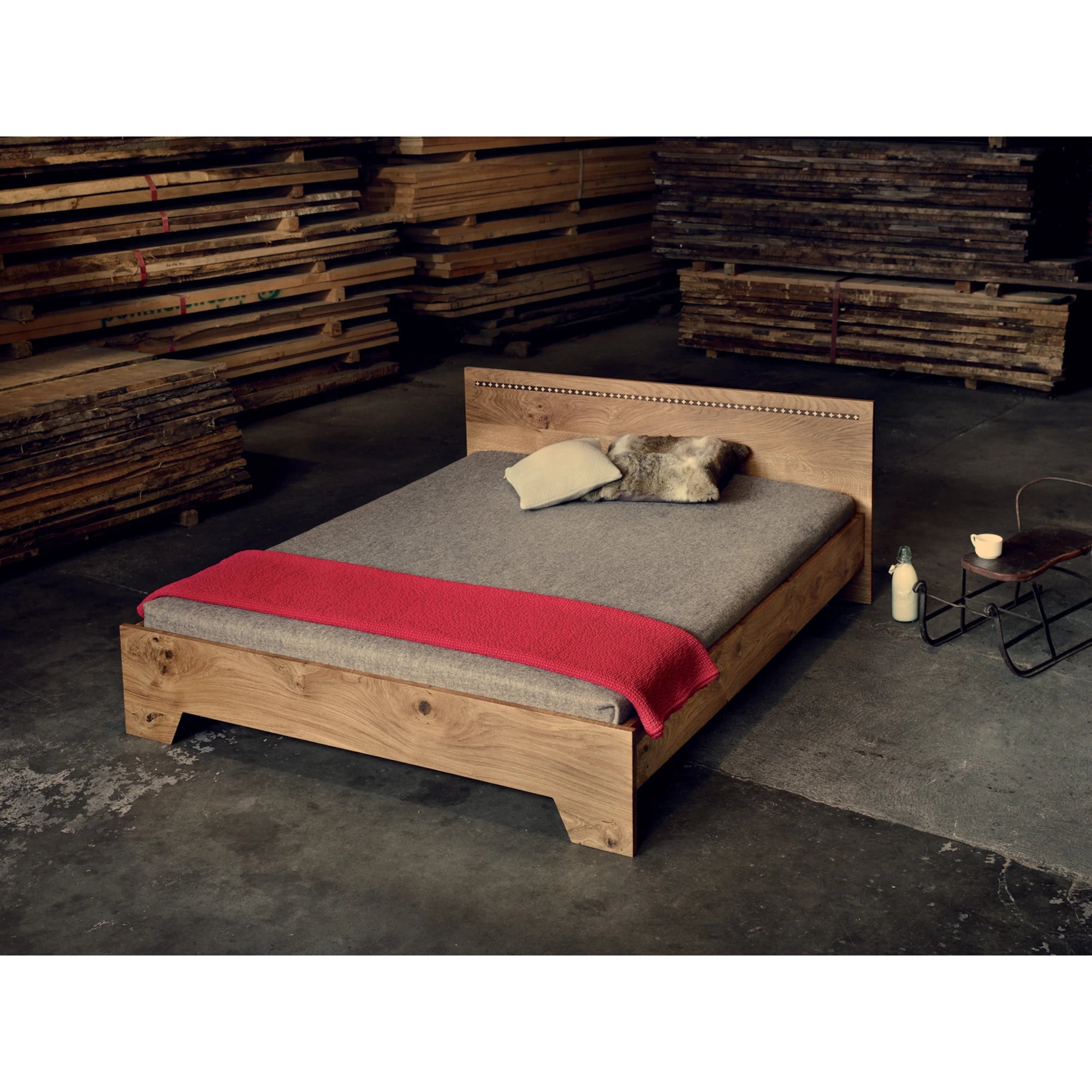 Bett SEN im Holzlager