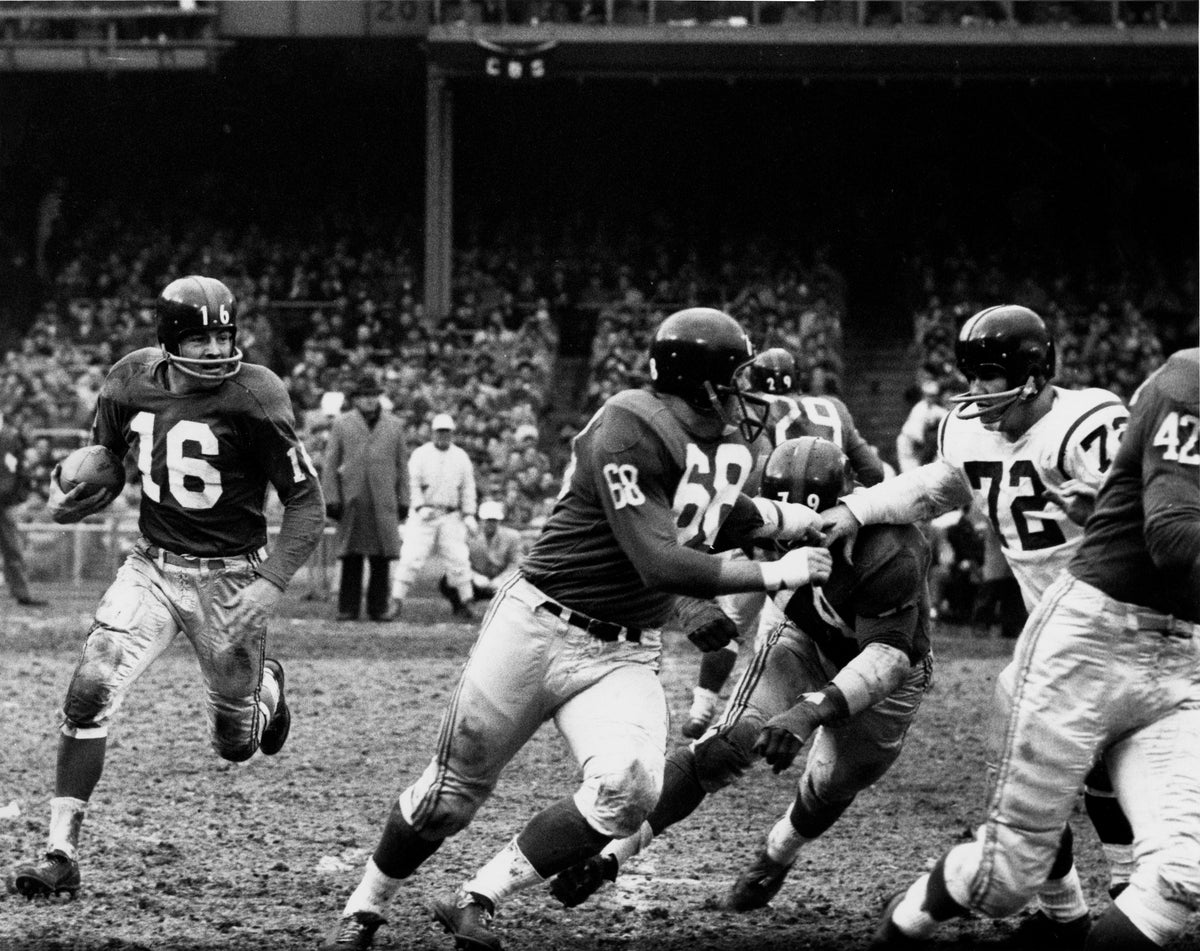 Jim Brown Vs NY Giants | Neil Leifer Photography