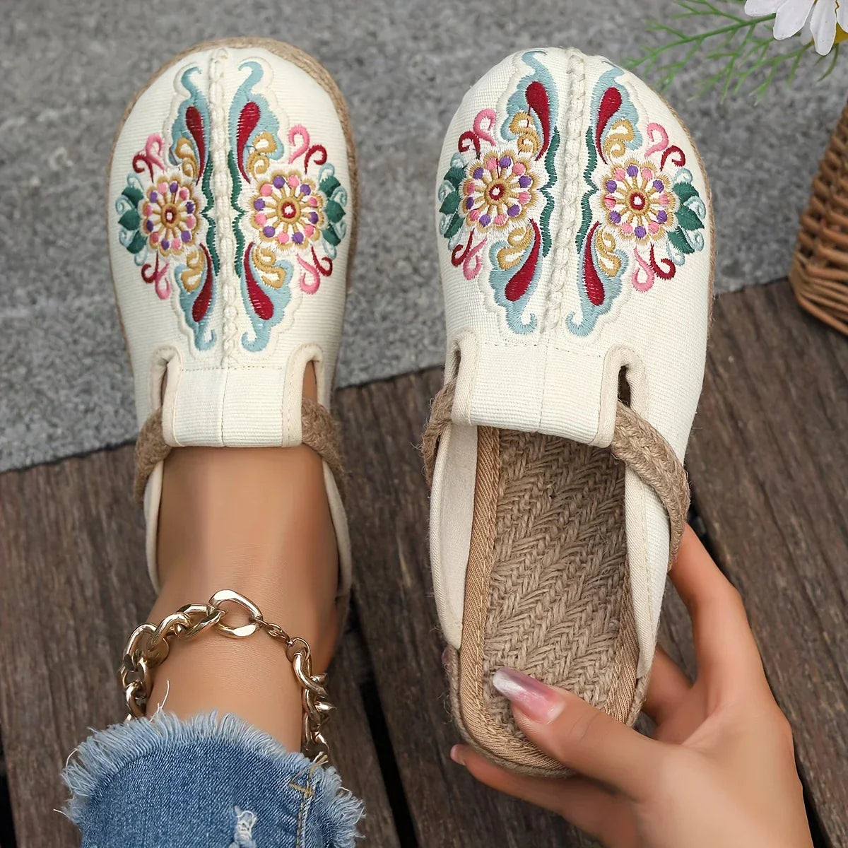 Product Image for Fudus | Boheme Chic Espadrilles mit Blumenstickerei, Beige / 37