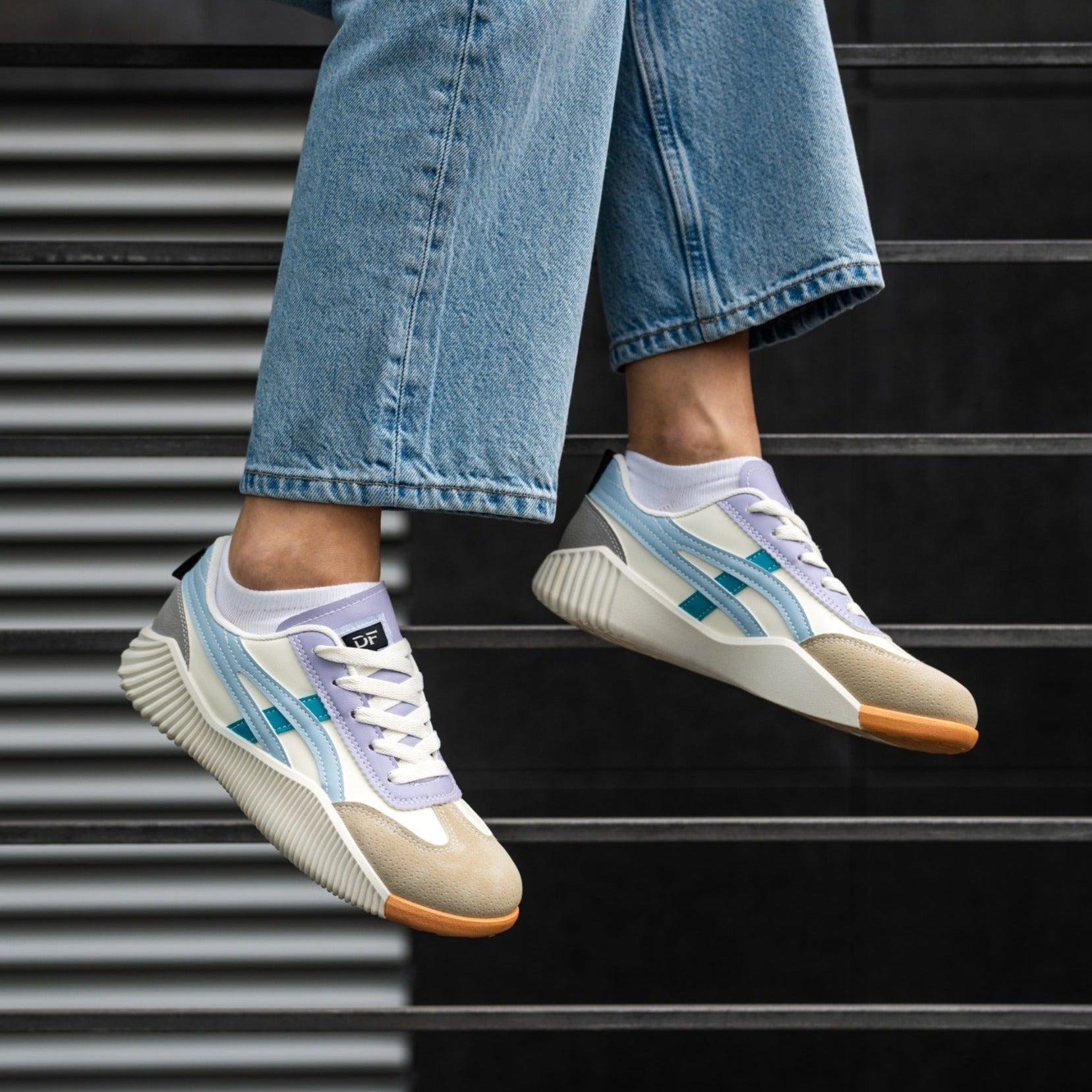 Product Image for Fudus | Minimalistische Retro Inspirierte Damen Sneaker, Weiß & Blau / 41