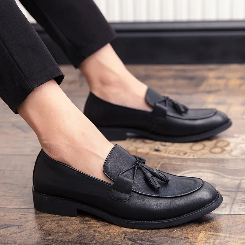 Product Image for Fudus | Klassische Bequeme Herren Slipper, Schwarz (Fast ausverkauft) / 44 EU