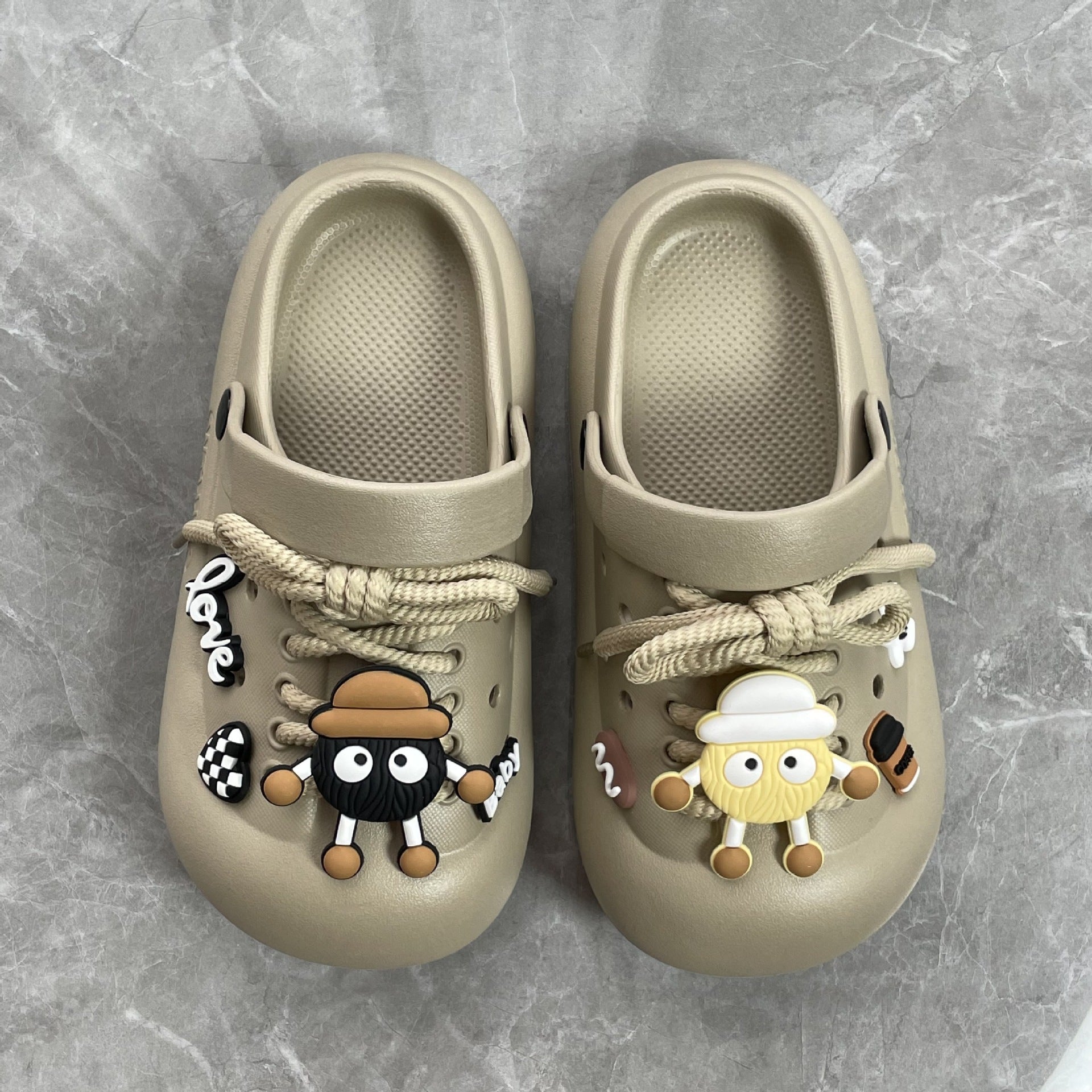 Product Image for Damen Kreative und verspielte Clogs mit bunten 3D-Accessoires Fudus, Grau / 4041