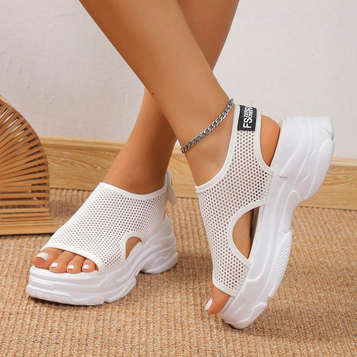 Product Image for Damen Luftige Sport-Sandalen mit hochmodernen Mesh-Einsätzen Fudus, Weiß / 35