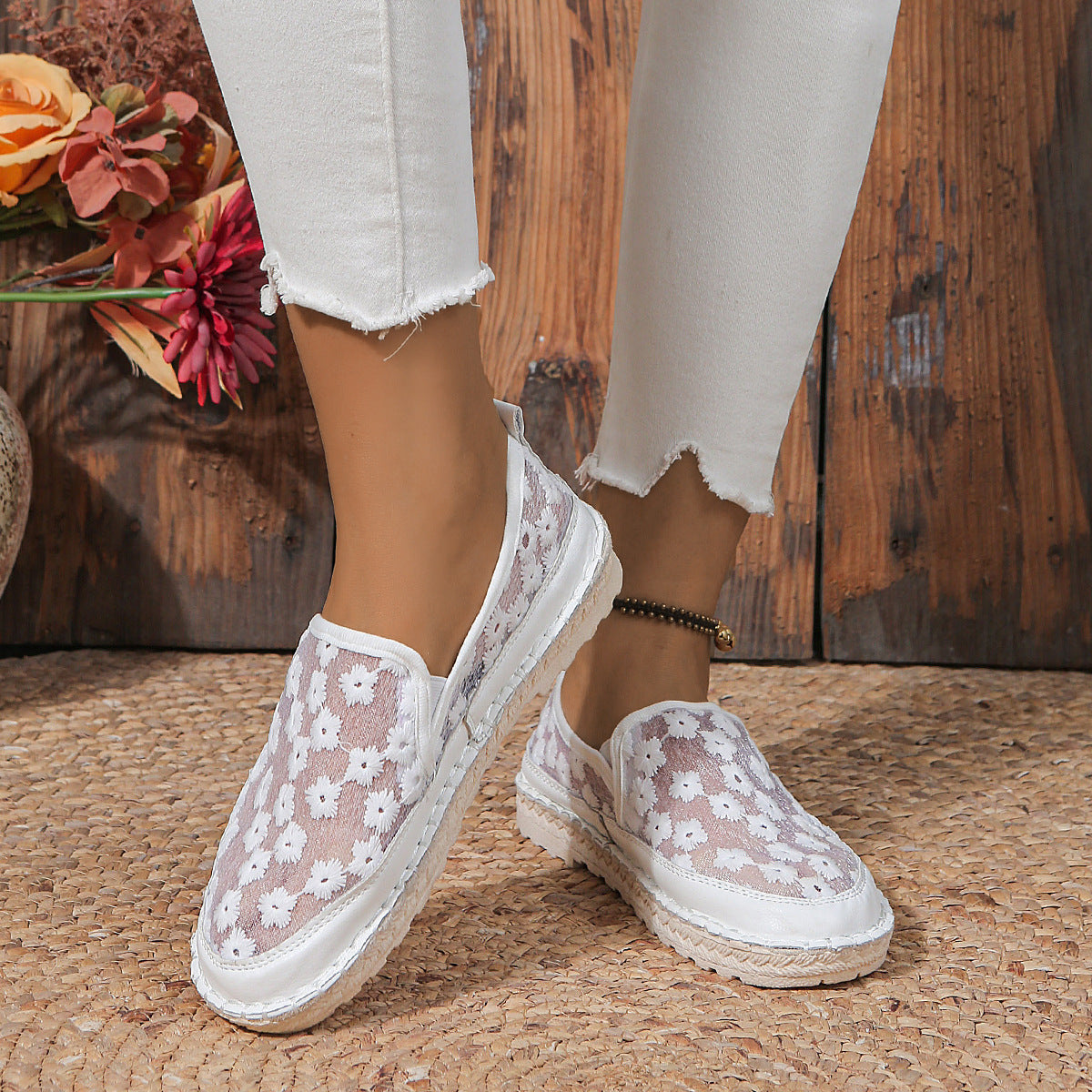 Product Image for Damen Slip-On Stoffschuhe mit floralen Akzenten und rutschfester Sohle Fudus, Weiß / 36