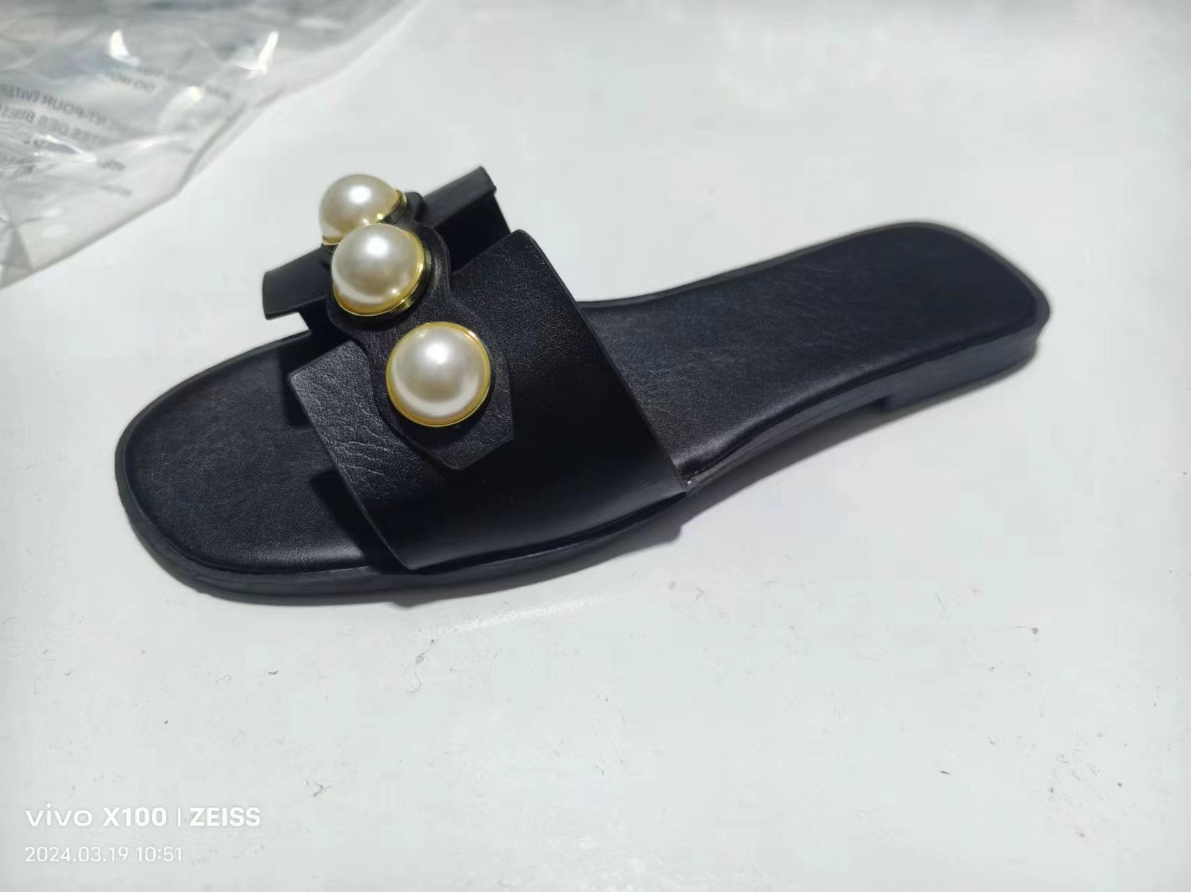Product Image for Damen elegante Pantoletten mit dekorativen Perlenakzenten und komfortabler Fußbettung Fudus, Schwarz / 36