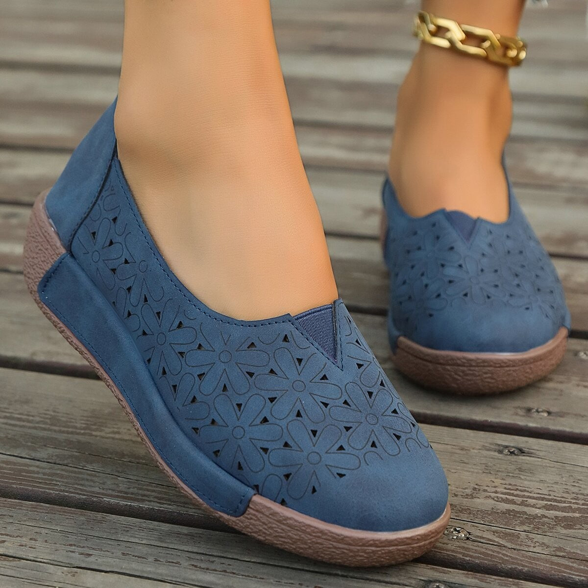 Product Image for Damen Elegante Slipper mit floralem Cut-Out-Design und rutschfester Sohle Fudus, Blau / 40