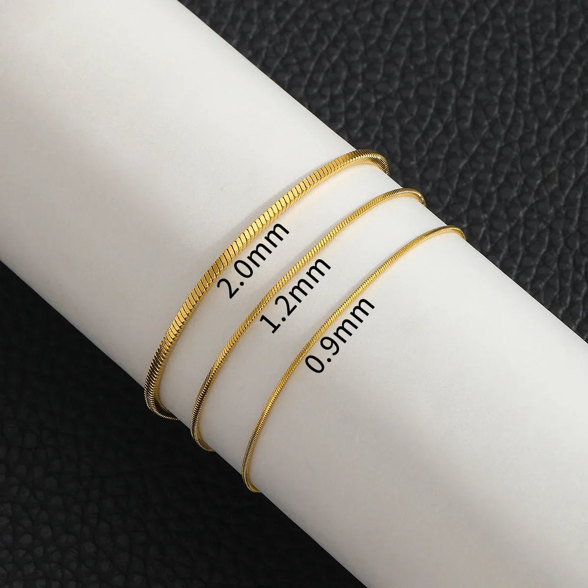 Product Image for Fudus | Edelstahl Quadratische Schlangenbein Kettenarmband, Gold / 1.2mm