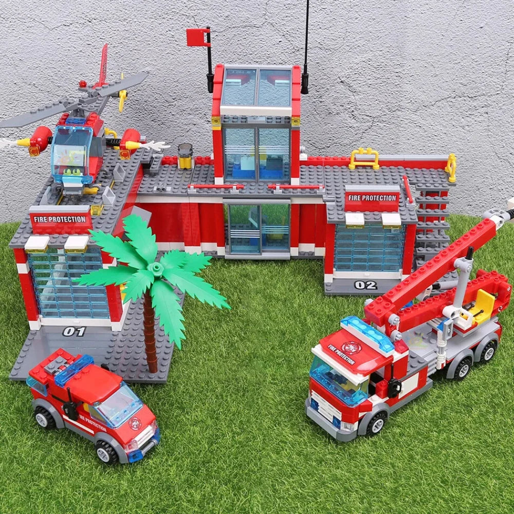 Blocos de Montar Estação de Bombeiros montada ao ar livre com caminhão e helicóptero de resgate para muita diversão.