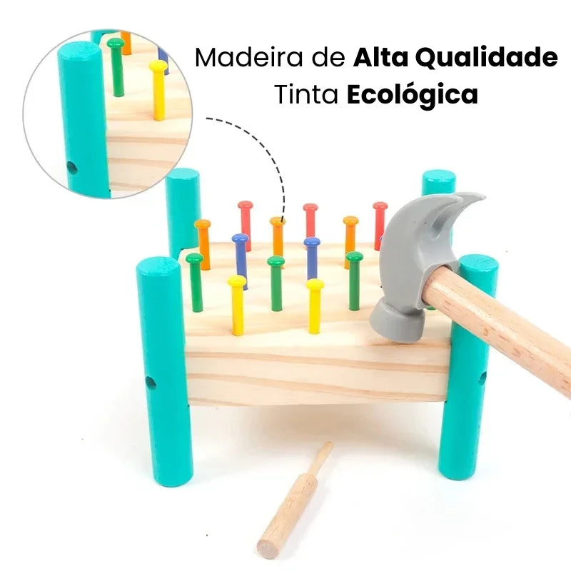Brinquedo de Madeira Montessori com martelo e pregos coloridos destacando tinta ecológica e alta qualidade