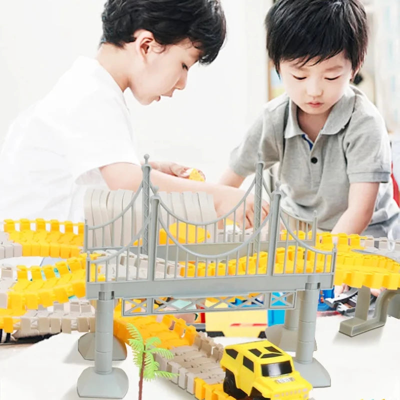 Dois meninos montando uma ponte em Pista de Carrinho e Brinquedo Infantil