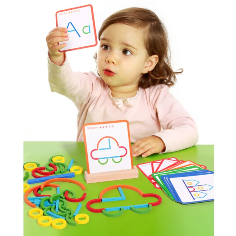 Criança brincando com tangram Montessori educativo desenvolvendo habilidades cognitivas e motoras