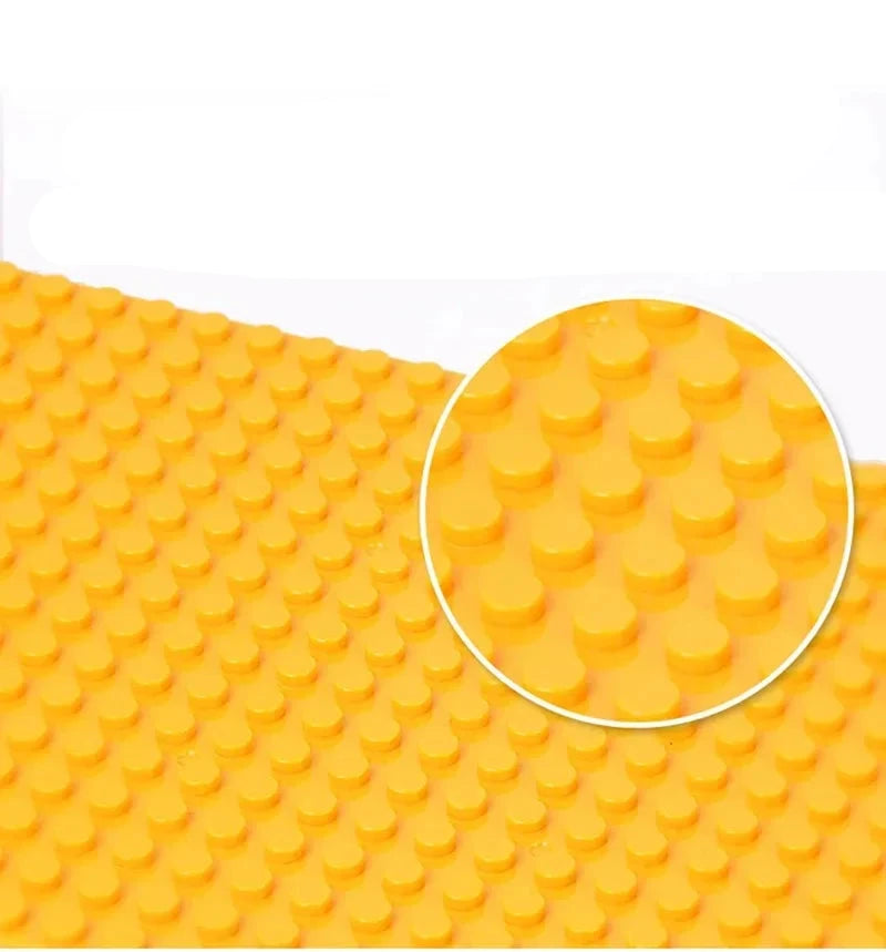 Textura ampliada da Placa Base amarela de Blocos de Montar mostrando detalhes de aderência