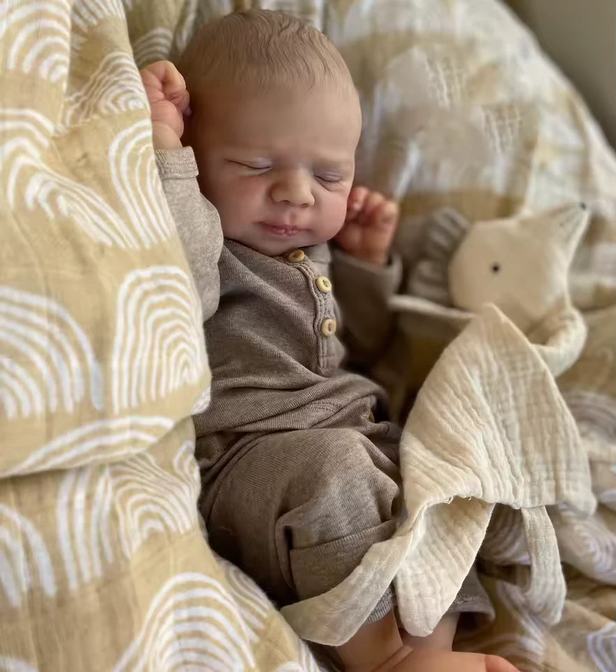 Arindolê Brinquedos Boneca Reborn bebê dormindo em berço, com roupinha confortável e expressão serena, ideal para conexão familiar e aprendizado
