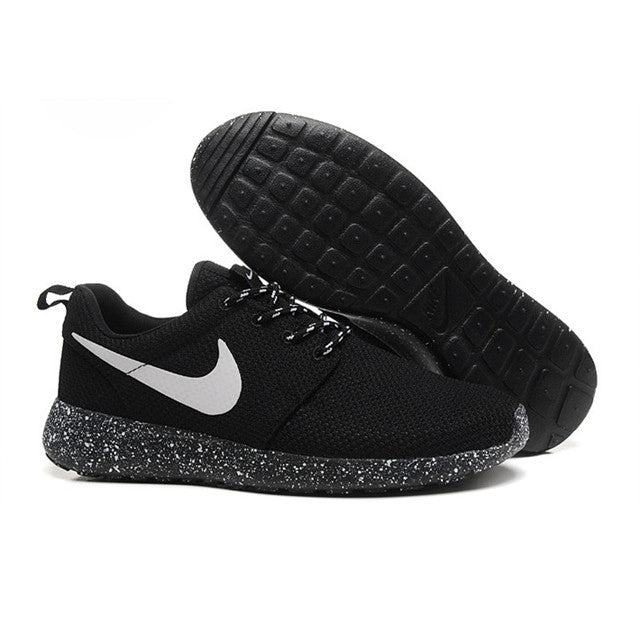 nike roshe run full black