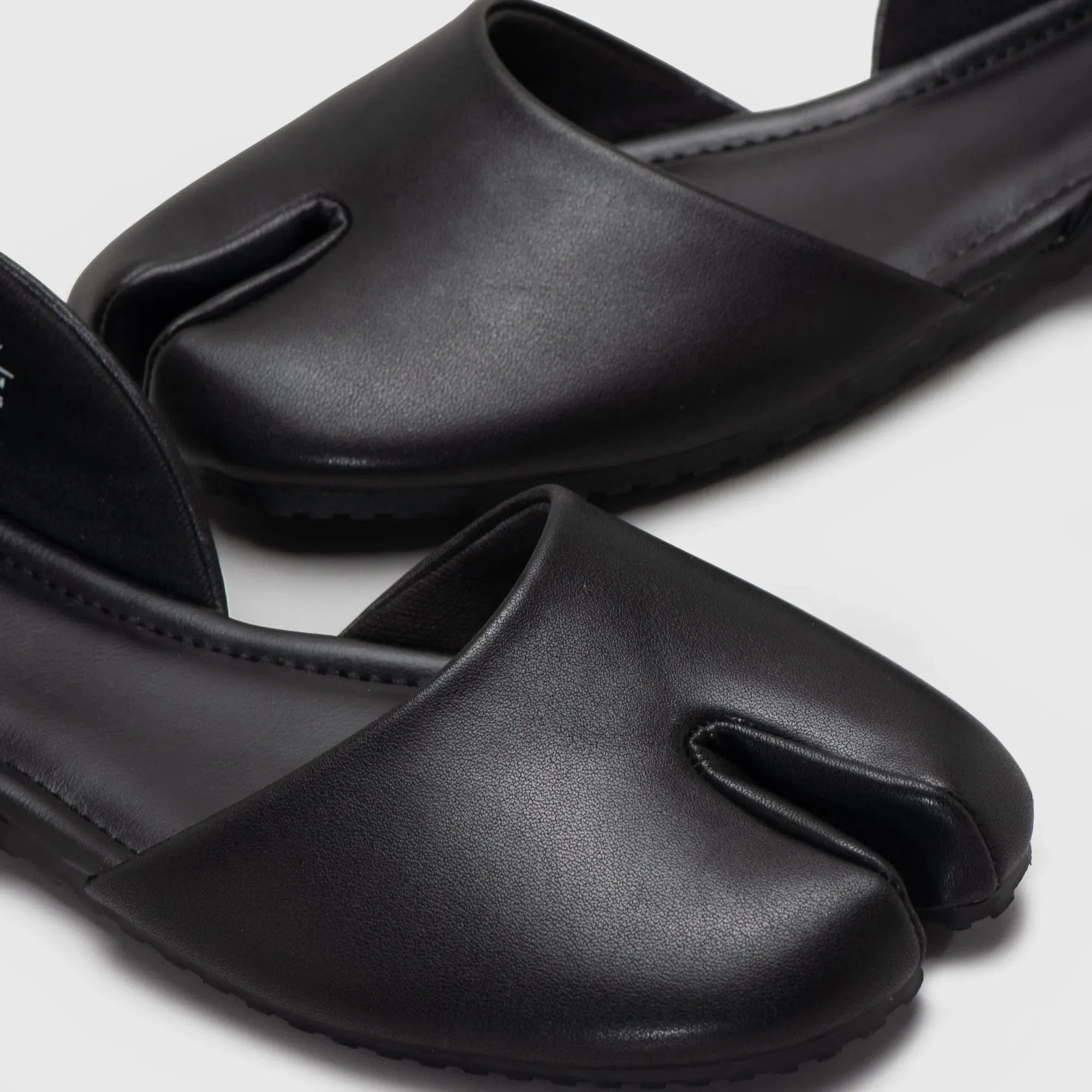 Zeyena Flat Shoes Black — Adorable Projects Official