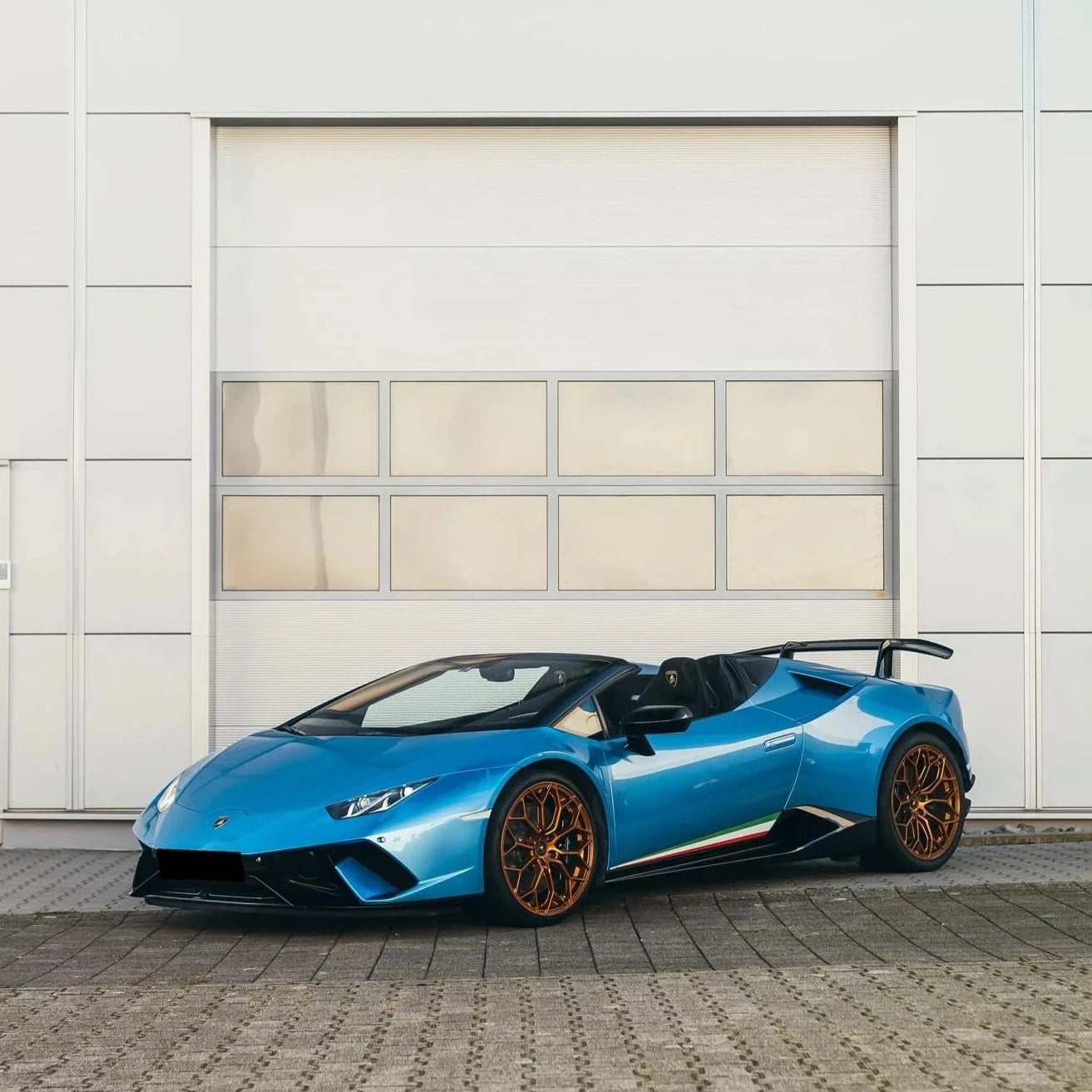 Lamborghini huracan performante spyder ( Blue ) – Turbo Plus Car Rental