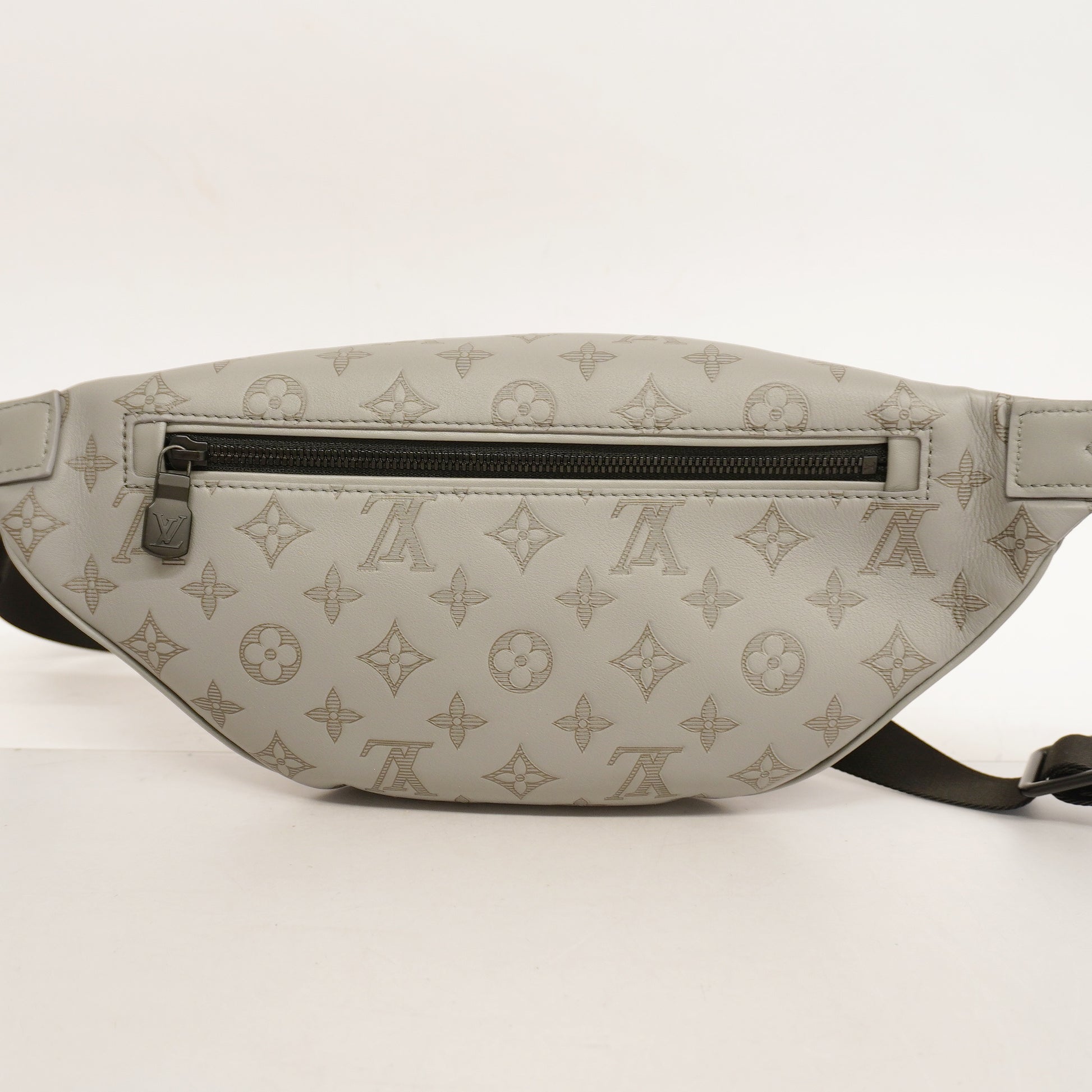 Shop Louis Vuitton Discovery Discovery bumbag pm (M46036, M46108