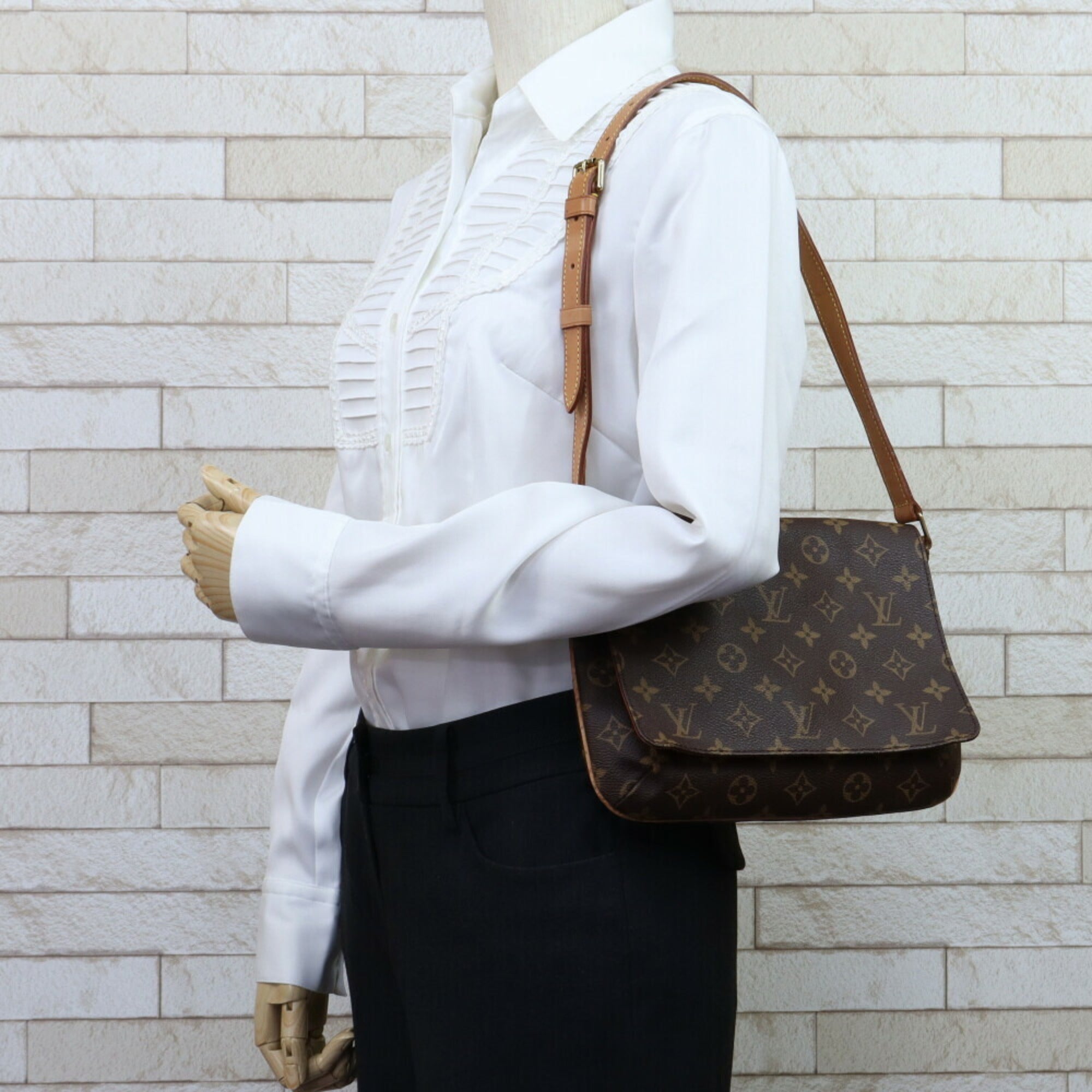 louis vuitton monogram musette tango bag