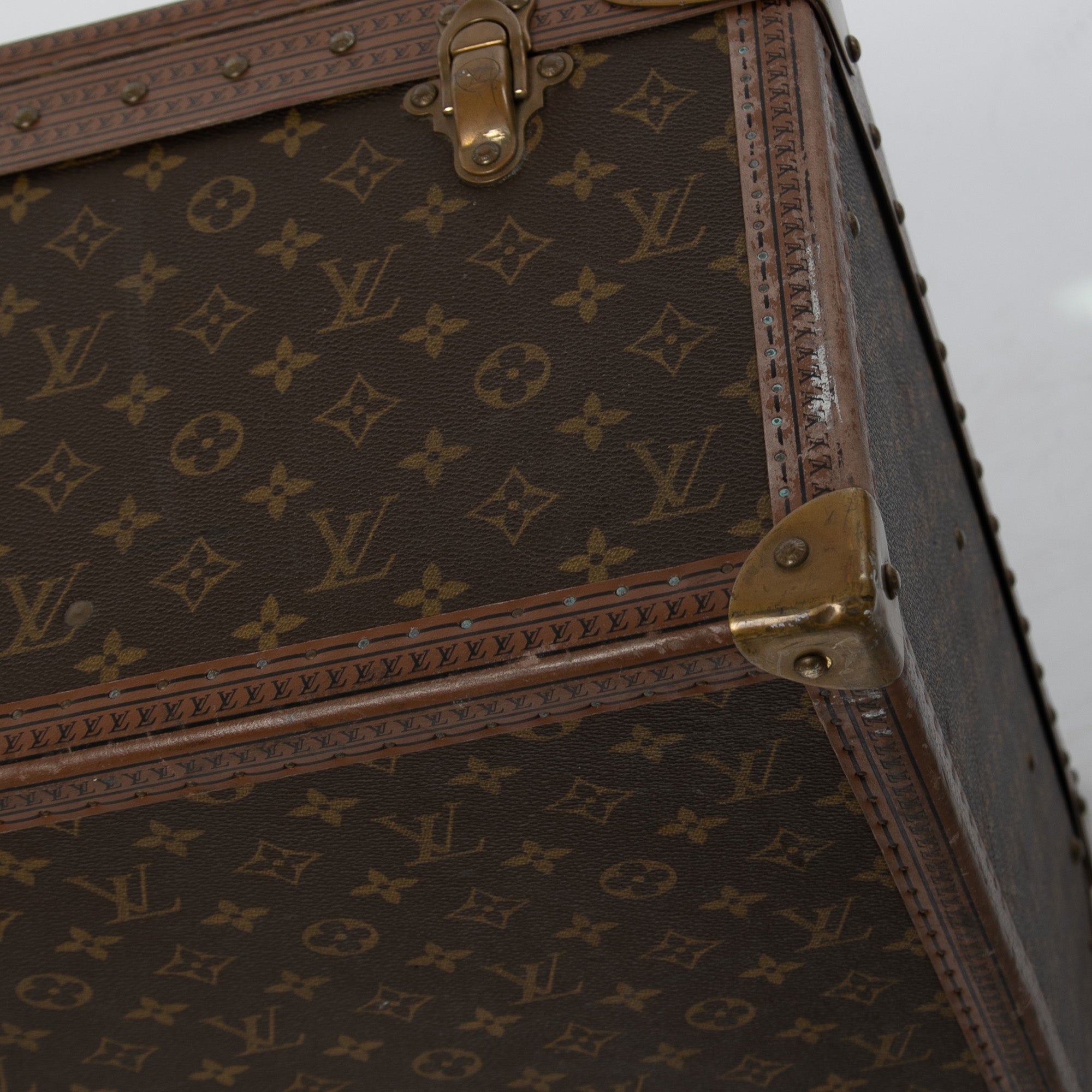 Louis Vuitton Alzer 80 Luggage  Blair Waldorf lifestyle and all