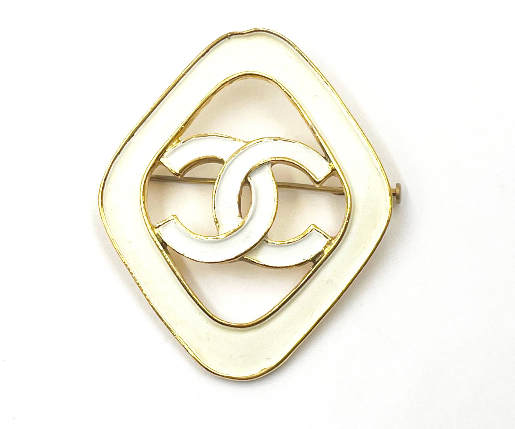 image of CHANEL Rare Vintage Gold Plated Argyle White CC Brooch