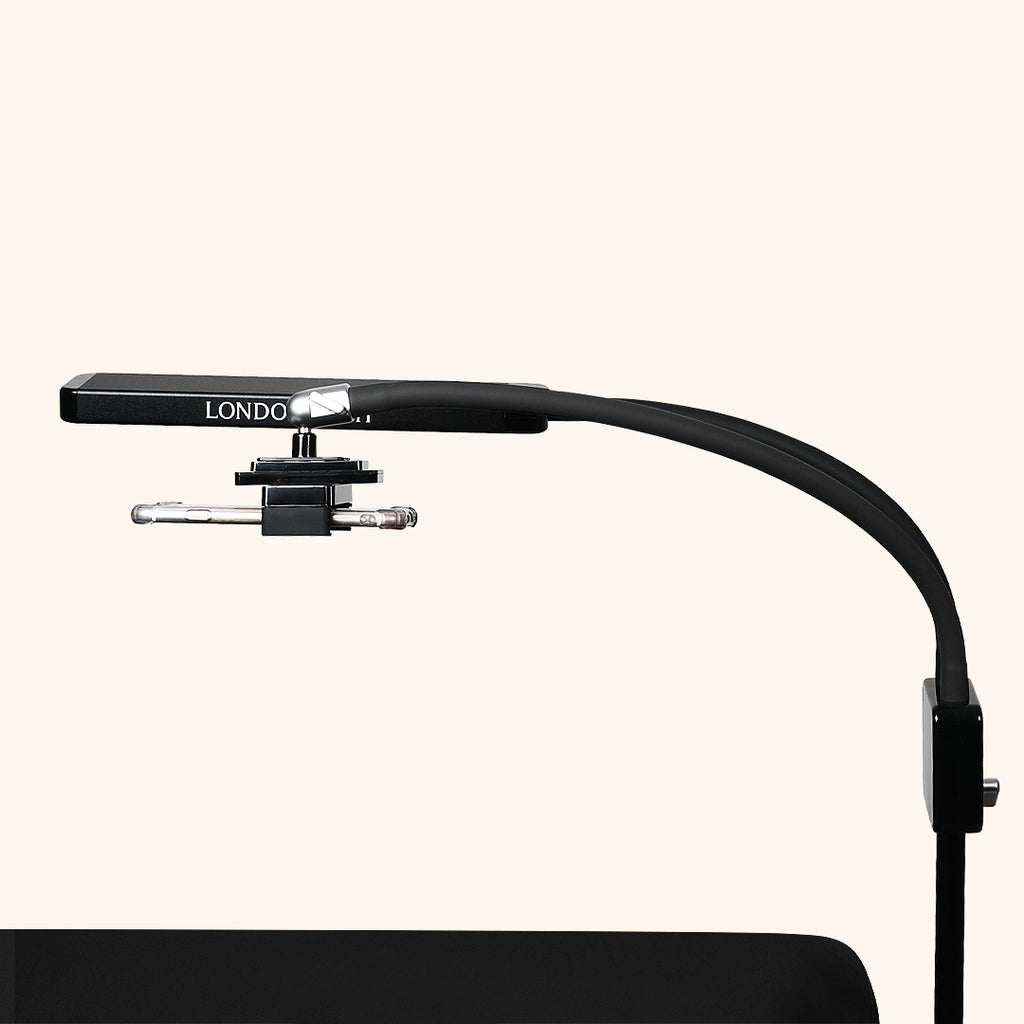 Glamcor capture light with phone holder