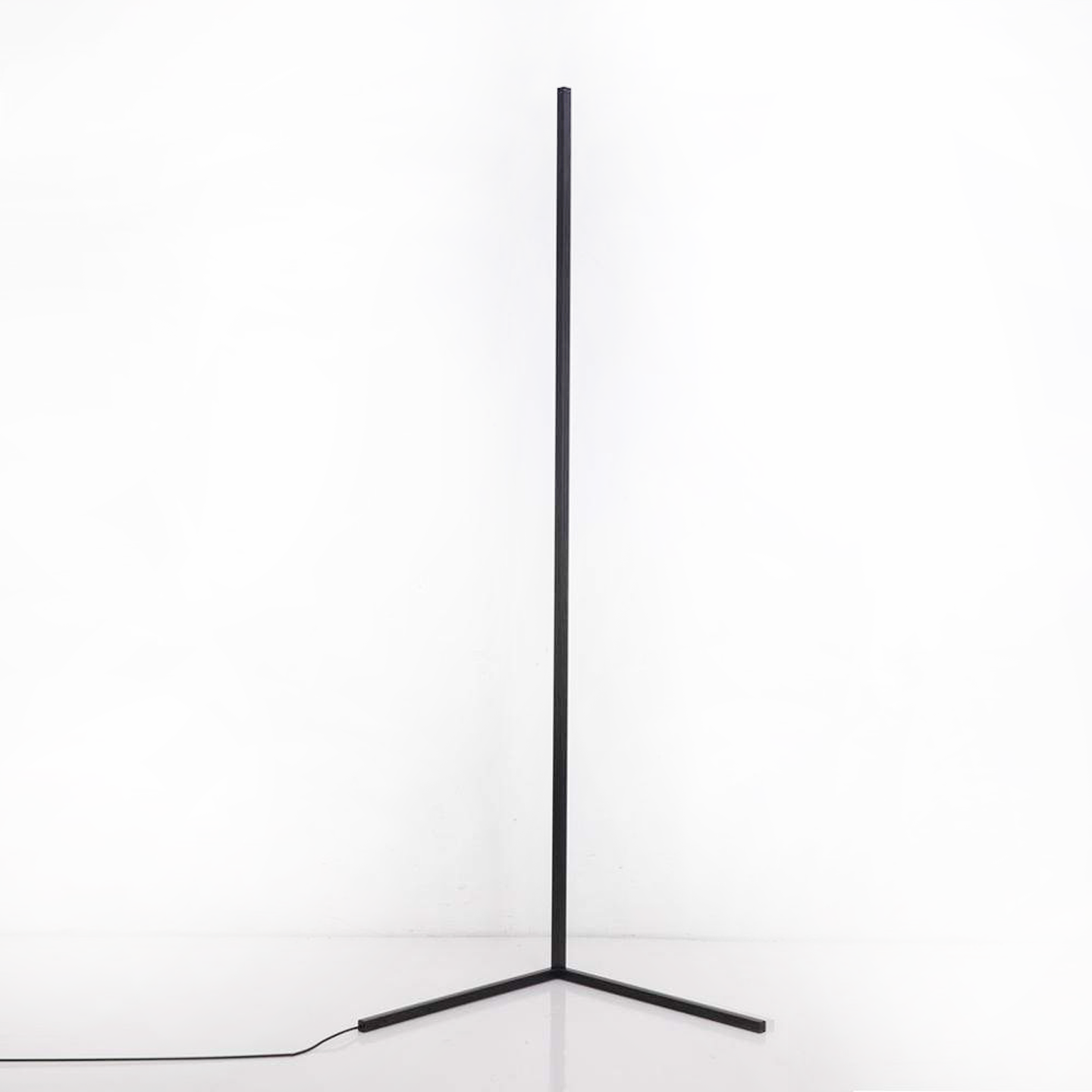 apex corner floor lamp