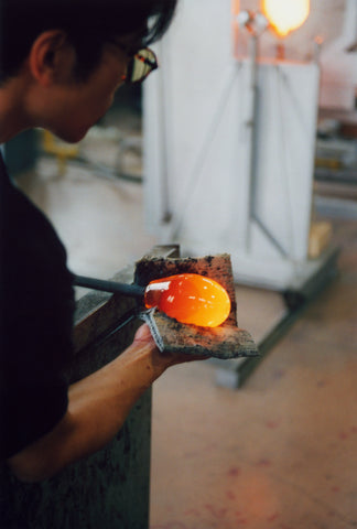 Shaping glass out of the melting furnace
