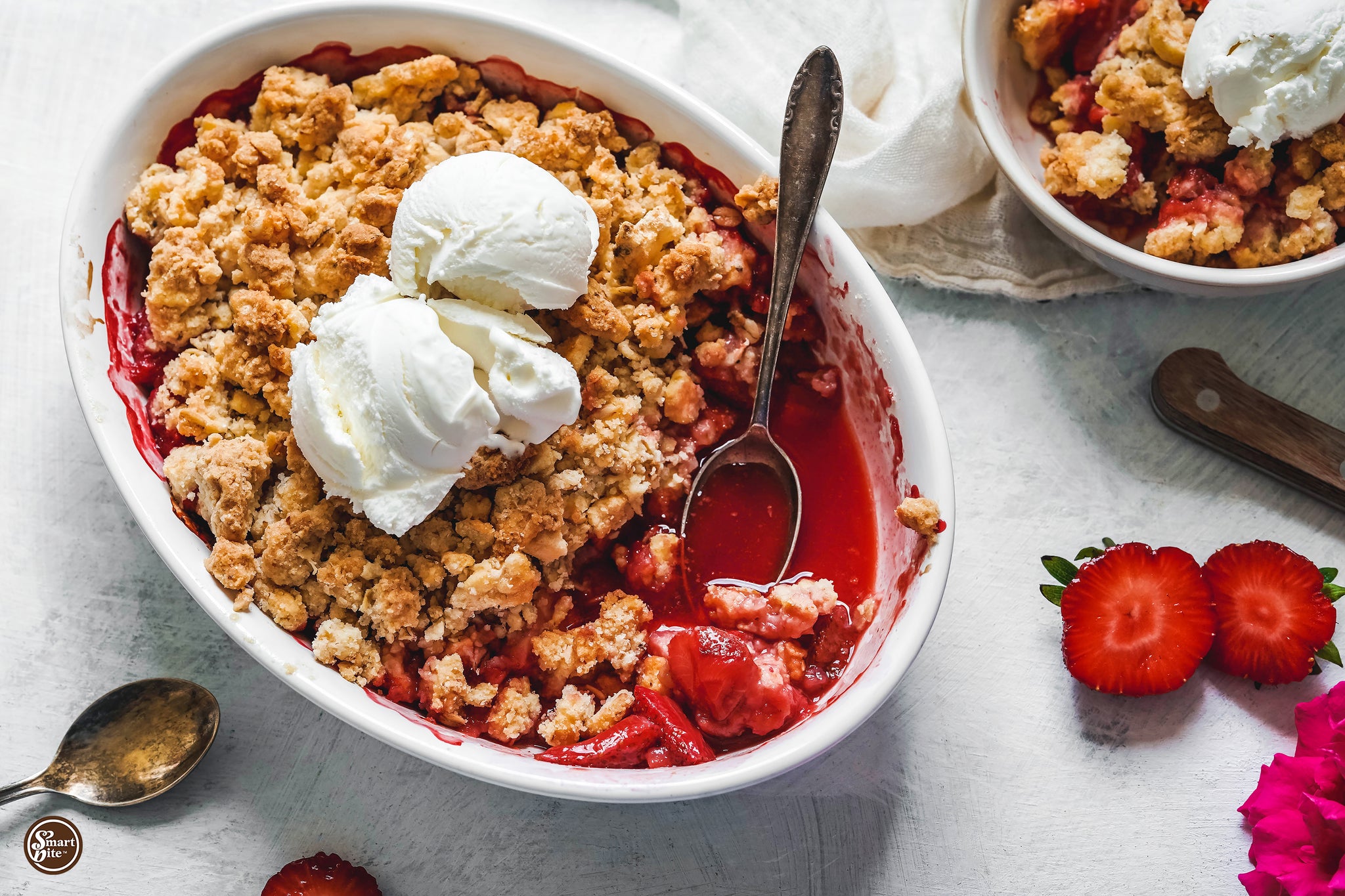 summer strawberry crumble