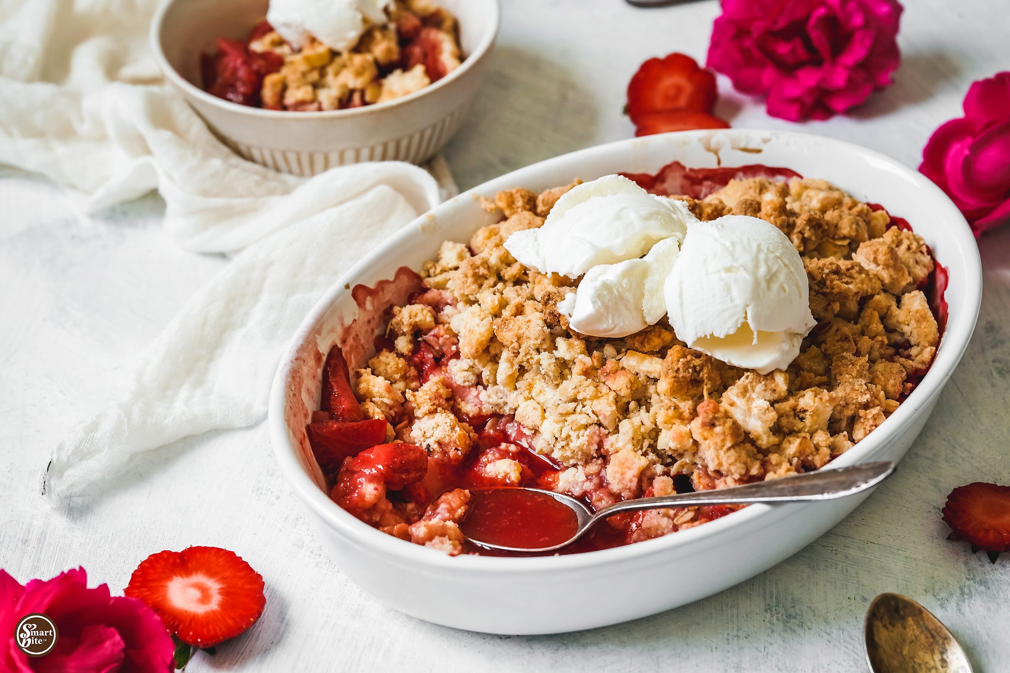 summer strawberry crumble